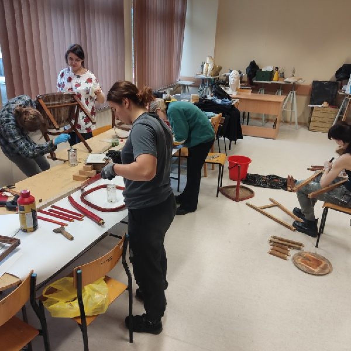 Zdjęcie w galerii na portalu naszwodzislaw.com: Warsztaty z meblarstwa w Instytucie Architektury ANS wiadomości z regionu