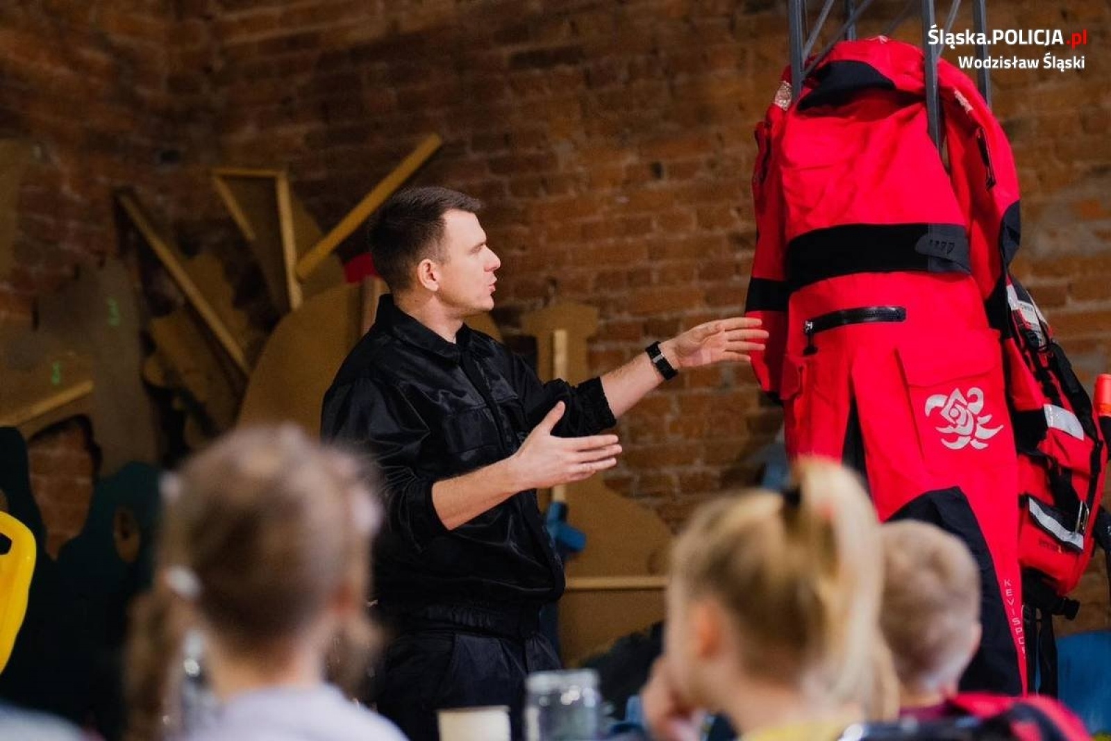 Zdjęcie w galerii na portalu naszwodzislaw.com: Rozmowy o bezpieczeństwie w czasie ferii wiadomości z regionu