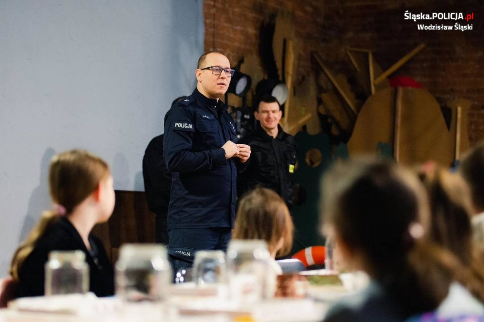 Zdjęcie w galerii na portalu naszwodzislaw.com: Rozmowy o bezpieczeństwie w czasie ferii wiadomości z regionu