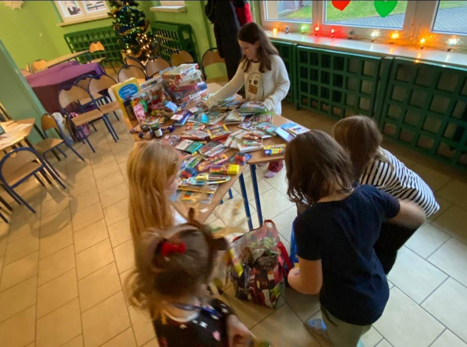 Zdjęcie w galerii na portalu naszwodzislaw.com: SP28 dla dzieci z chorobą nowotworową wiadomości z regionu