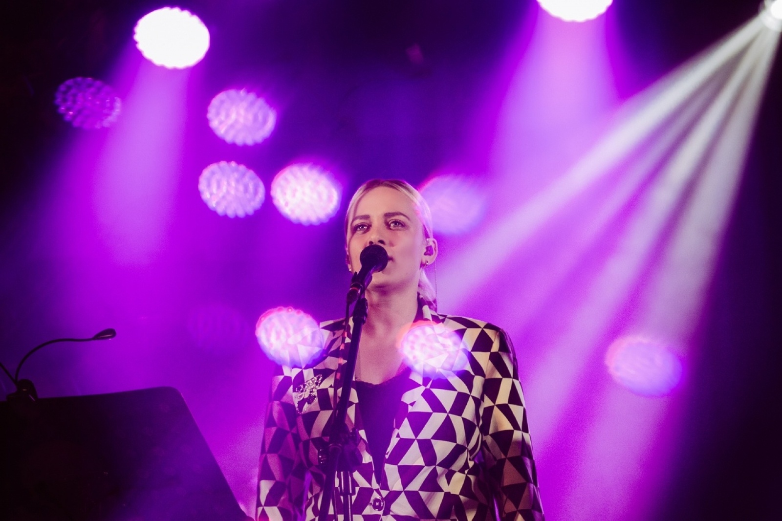 Zdjęcie w galerii na portalu naszwodzislaw.com: Świetna muzyka i góralska atmosfera. Zakopower kolędowo w WCK wiadomości z regionu