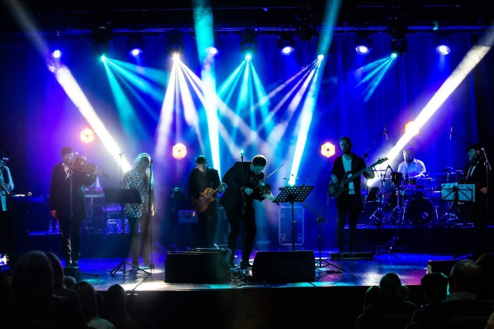 Zdjęcie w galerii na portalu naszwodzislaw.com: Świetna muzyka i góralska atmosfera. Zakopower kolędowo w WCK wiadomości z regionu