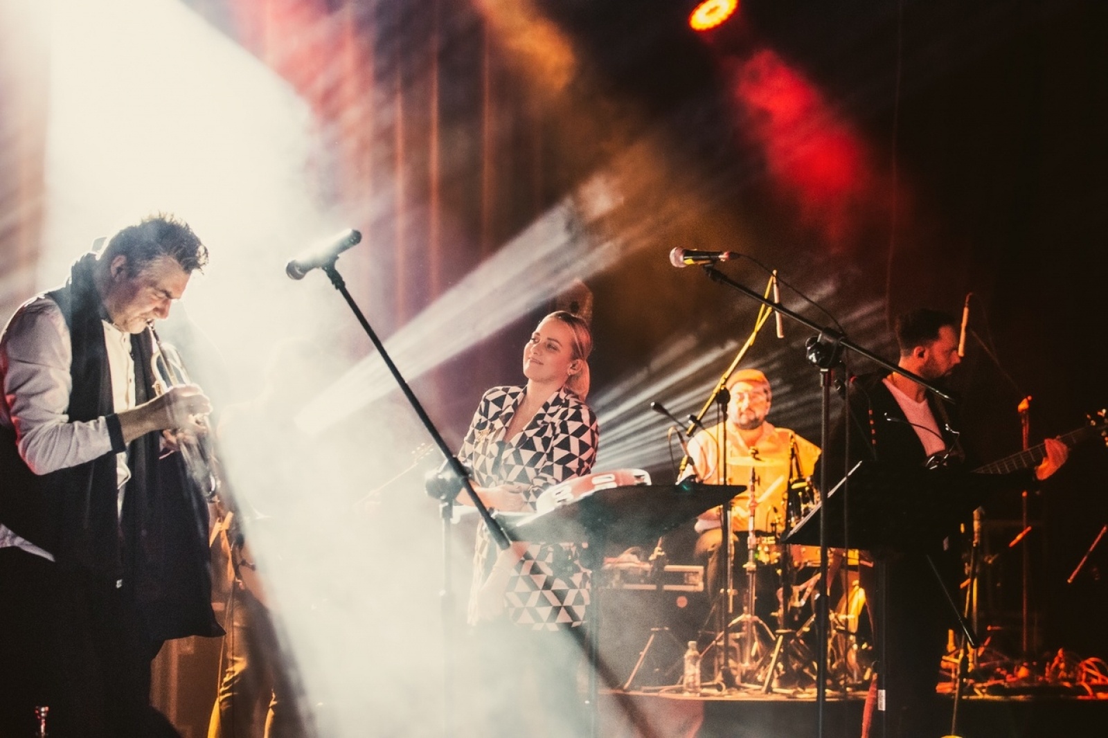 Zdjęcie w galerii na portalu naszwodzislaw.com: Świetna muzyka i góralska atmosfera. Zakopower kolędowo w WCK wiadomości z regionu