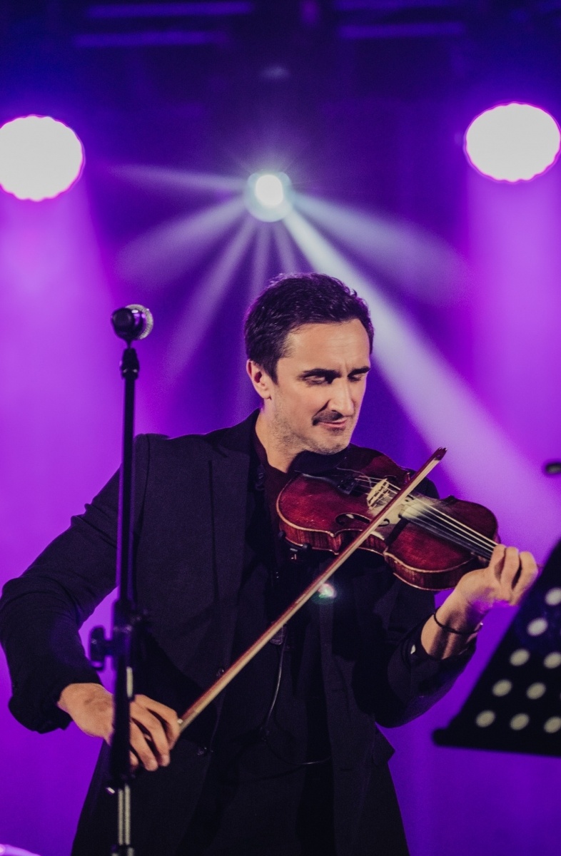 Zdjęcie w galerii na portalu naszwodzislaw.com: Świetna muzyka i góralska atmosfera. Zakopower kolędowo w WCK wiadomości z regionu