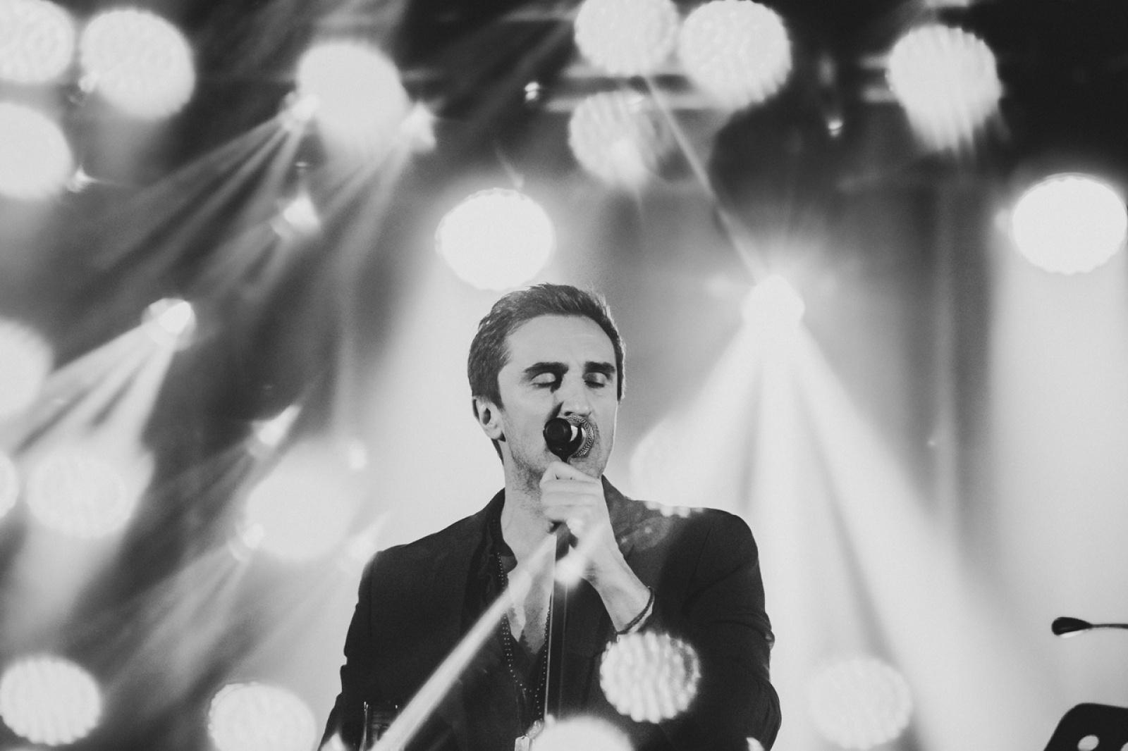 Zdjęcie w galerii na portalu naszwodzislaw.com: Świetna muzyka i góralska atmosfera. Zakopower kolędowo w WCK wiadomości z regionu