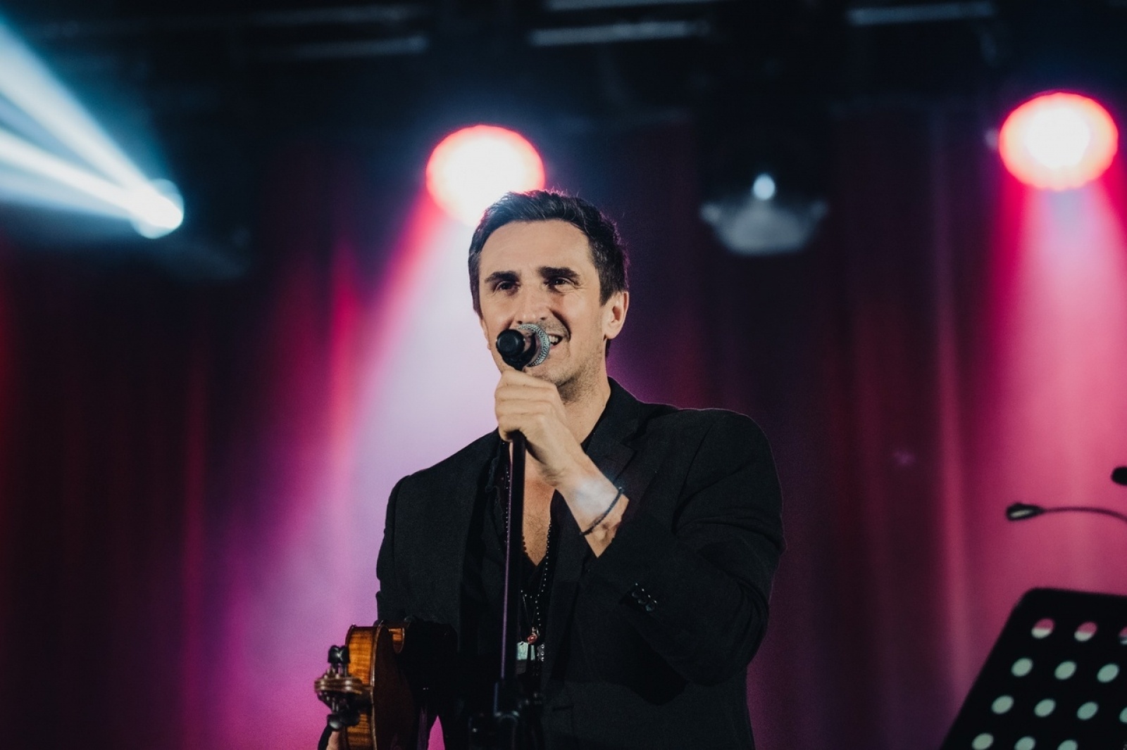 Zdjęcie w galerii na portalu naszwodzislaw.com: Świetna muzyka i góralska atmosfera. Zakopower kolędowo w WCK wiadomości z regionu