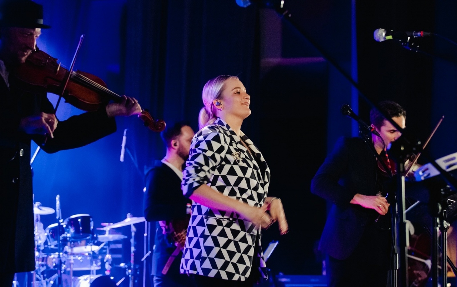 Zdjęcie w galerii na portalu naszwodzislaw.com: Świetna muzyka i góralska atmosfera. Zakopower kolędowo w WCK wiadomości z regionu