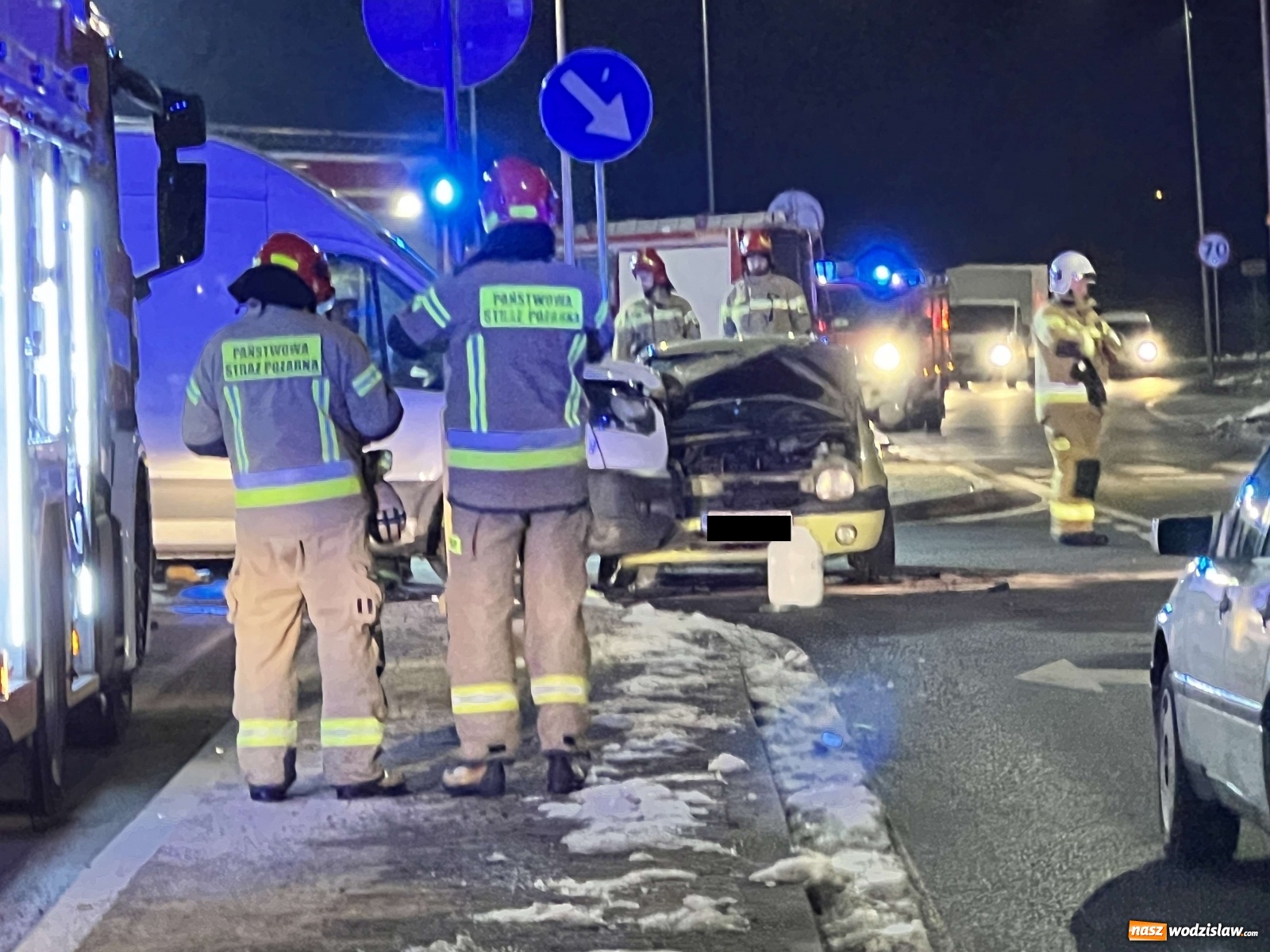 Zdjęcie w galerii na portalu naszwodzislaw.com: Ford firmy kurierskiej zderzył się z renault [FOTO] wiadomości z regionu