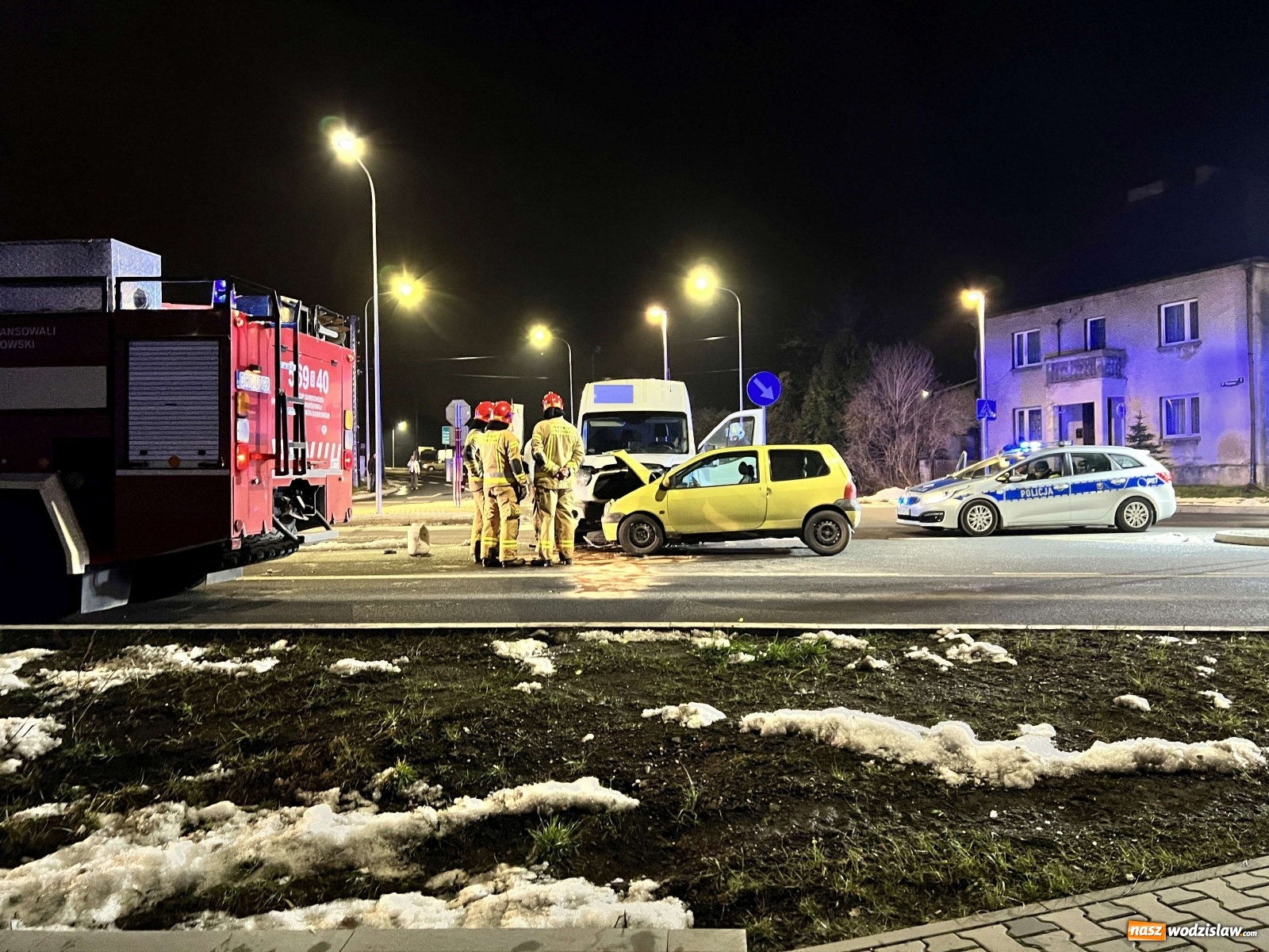 Zdjęcie w galerii na portalu naszwodzislaw.com: Ford firmy kurierskiej zderzył się z renault [FOTO] wiadomości z regionu