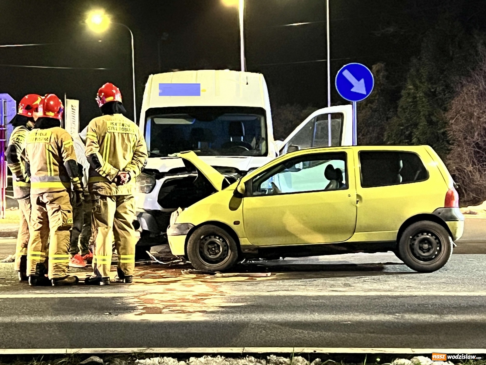 Zdjęcie w galerii na portalu naszwodzislaw.com: Ford firmy kurierskiej zderzył się z renault [FOTO] wiadomości z regionu