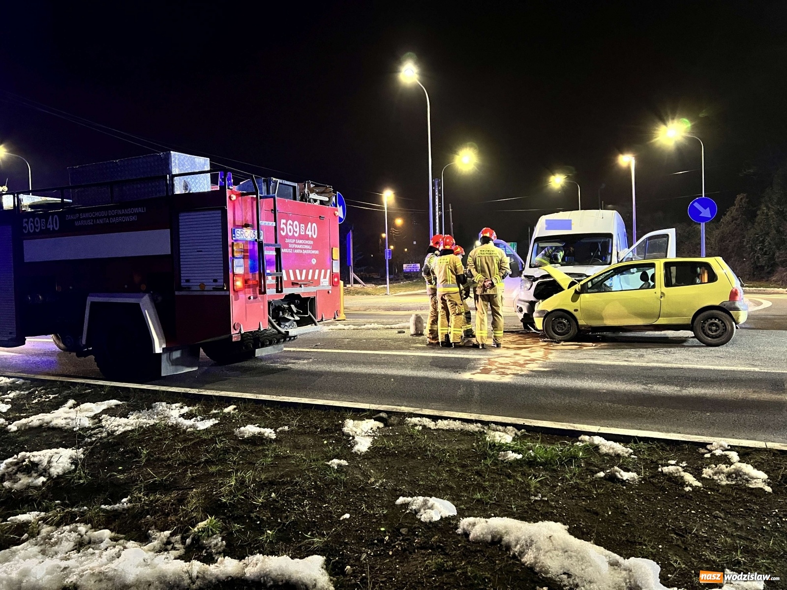 Zdjęcie w galerii na portalu naszwodzislaw.com: Ford firmy kurierskiej zderzył się z renault [FOTO] wiadomości z regionu