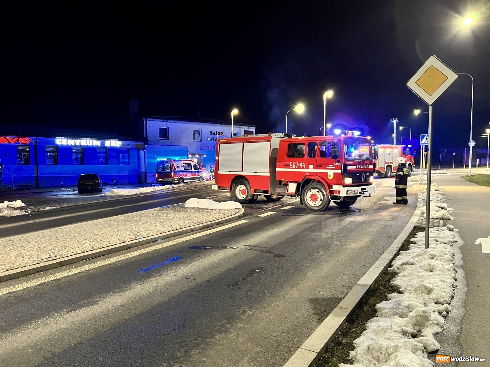 Zdjęcie w galerii na portalu naszwodzislaw.com: Ford firmy kurierskiej zderzył się z renault [FOTO] wiadomości z regionu