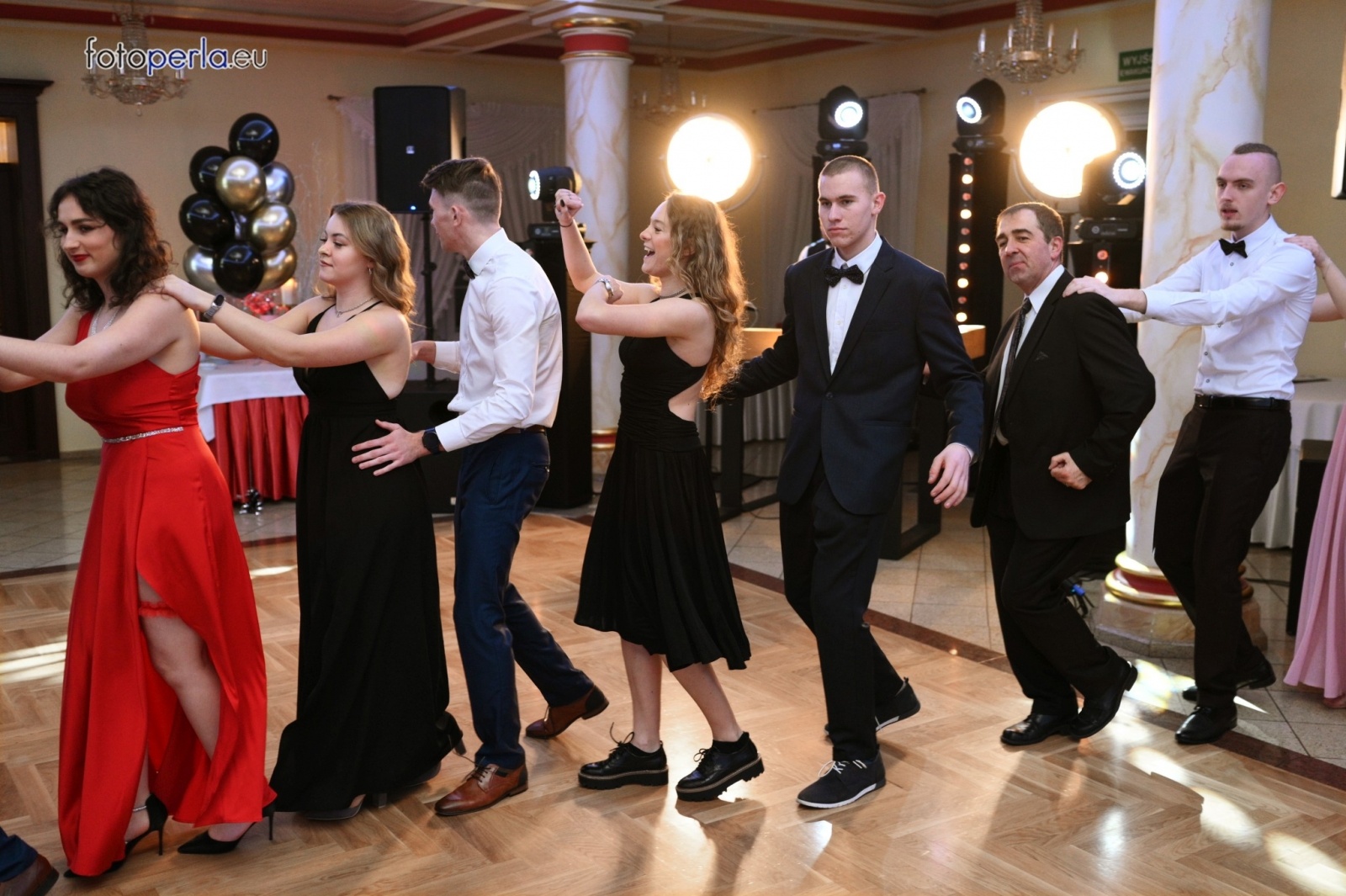 Zdjęcie w galerii na portalu naszwodzislaw.com: Szalona zabawa do samego rana - studniówka PCKZiU wiadomości z regionu