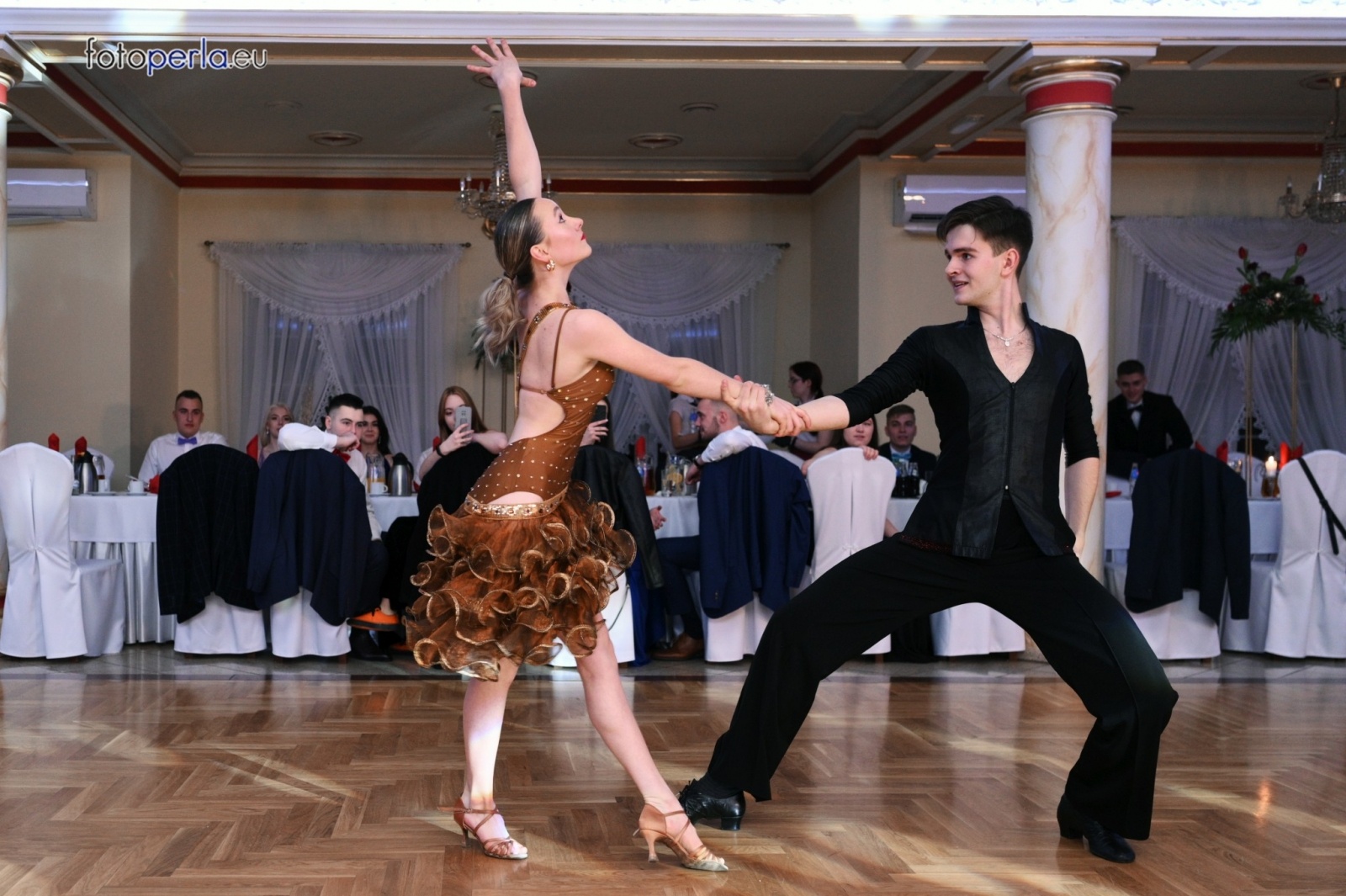 Zdjęcie w galerii na portalu naszwodzislaw.com: Szalona zabawa do samego rana - studniówka PCKZiU wiadomości z regionu