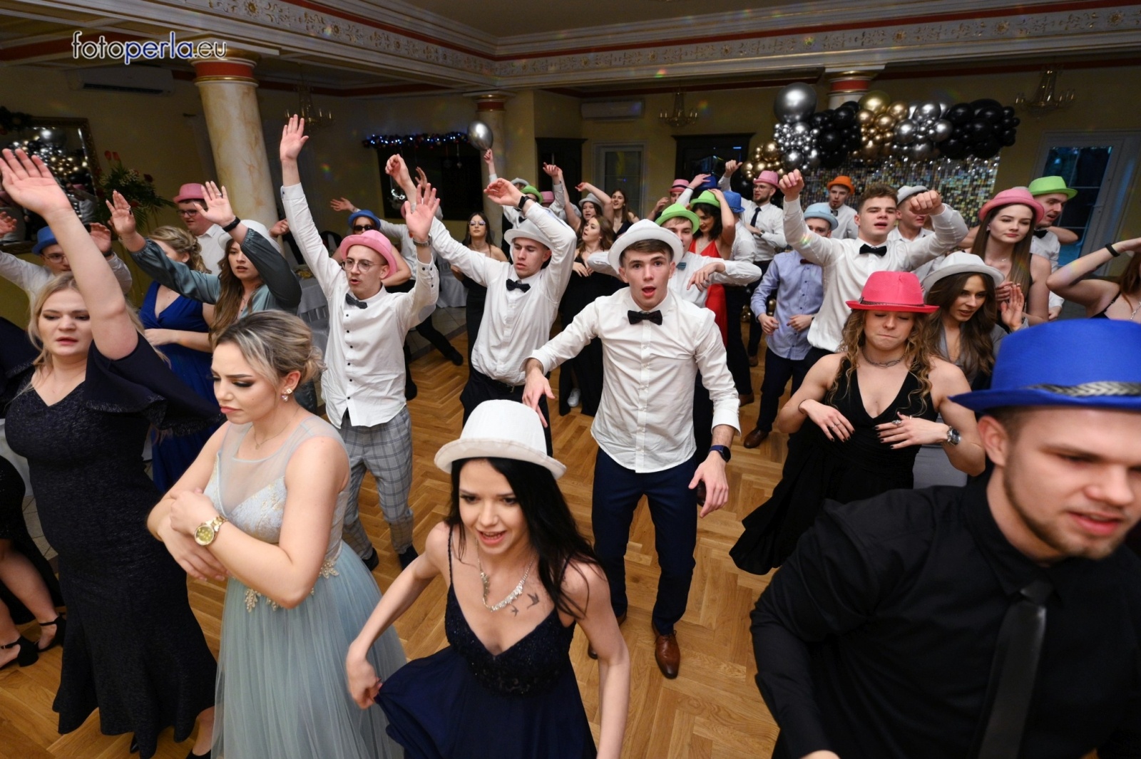 Zdjęcie w galerii na portalu naszwodzislaw.com: Szalona zabawa do samego rana - studniówka PCKZiU wiadomości z regionu