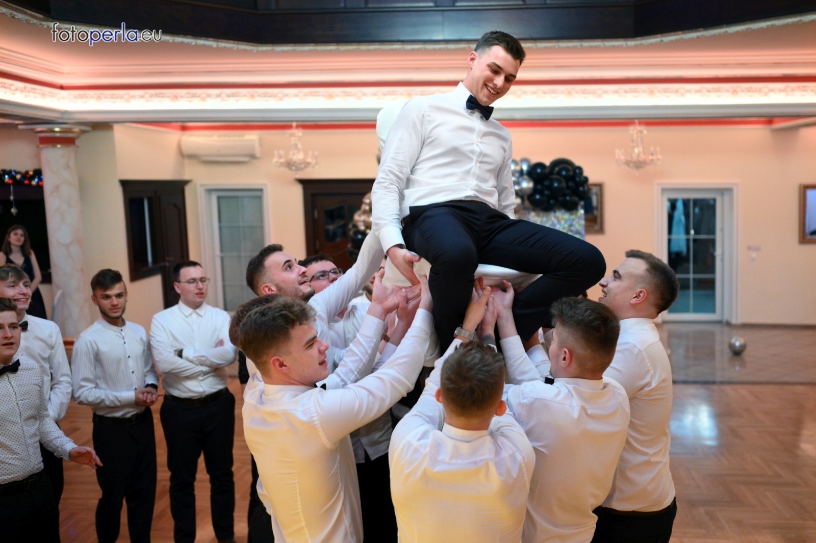 Zdjęcie w galerii na portalu naszwodzislaw.com: Szalona zabawa do samego rana - studniówka PCKZiU wiadomości z regionu