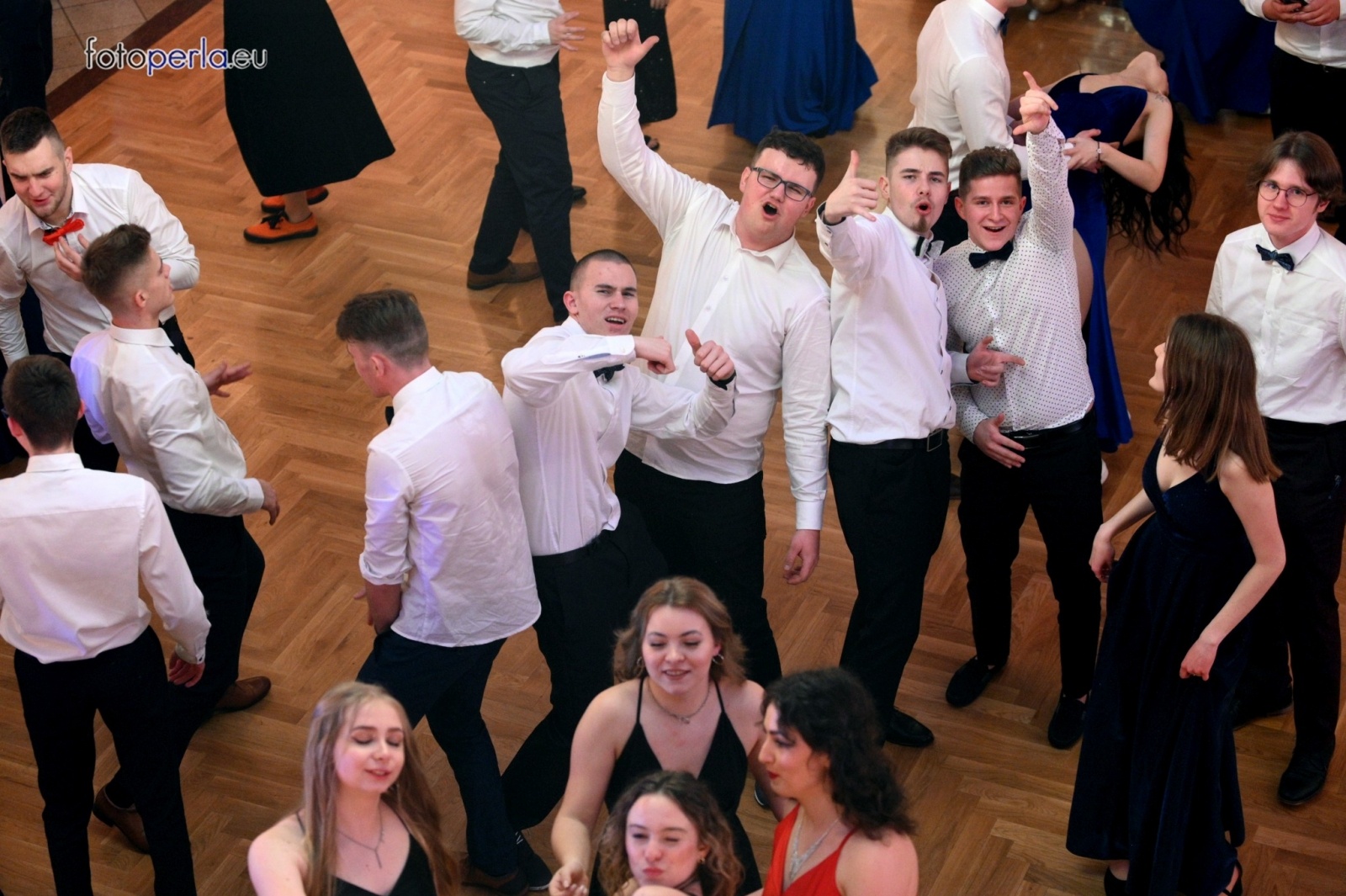 Zdjęcie w galerii na portalu naszwodzislaw.com: Szalona zabawa do samego rana - studniówka PCKZiU wiadomości z regionu