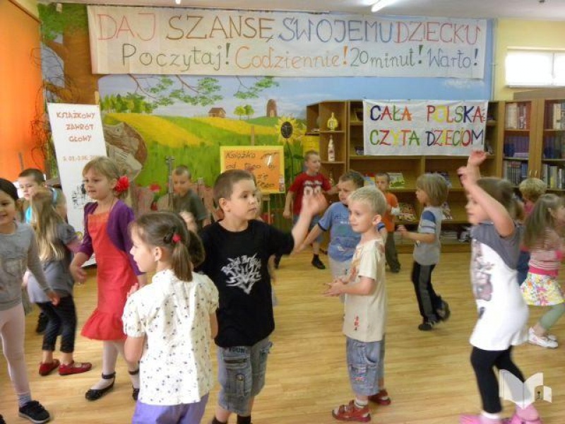 Zdjęcie w galerii na portalu naszwodzislaw.com: Książka jest od tego by bawić się na całego wiadomości z regionu