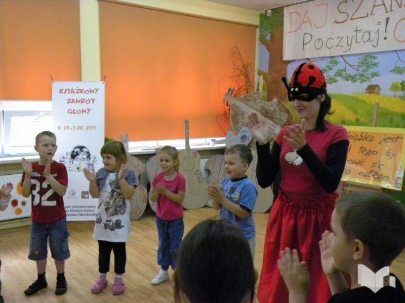 Zdjęcie w galerii na portalu naszwodzislaw.com: Książka jest od tego by bawić się na całego wiadomości z regionu