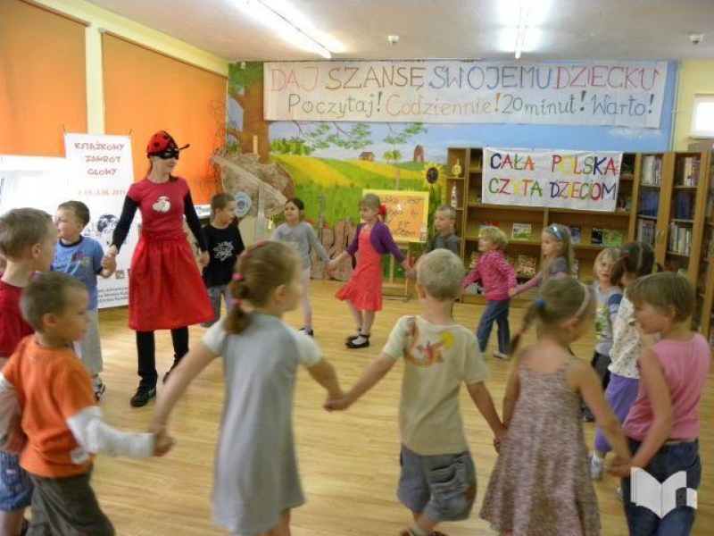 Zdjęcie w galerii na portalu naszwodzislaw.com: Książka jest od tego by bawić się na całego wiadomości z regionu