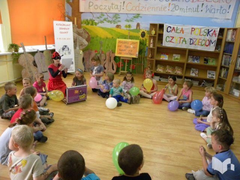 Zdjęcie w galerii na portalu naszwodzislaw.com: Książka jest od tego by bawić się na całego wiadomości z regionu