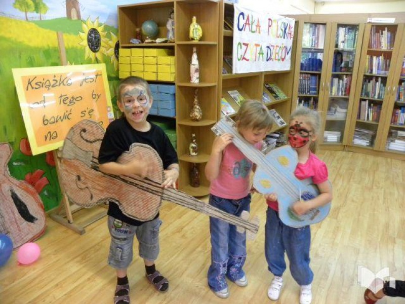 Zdjęcie w galerii na portalu naszwodzislaw.com: Książka jest od tego by bawić się na całego wiadomości z regionu