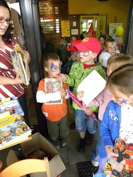 Zdjęcie w galerii na portalu naszwodzislaw.com: Książka jest od tego by bawić się na całego wiadomości z regionu