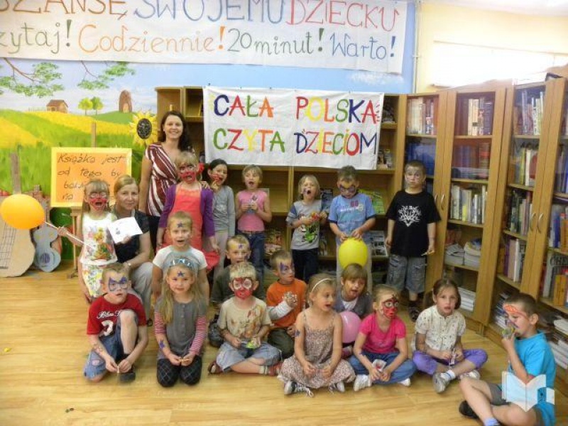 Zdjęcie w galerii na portalu naszwodzislaw.com: Książka jest od tego by bawić się na całego wiadomości z regionu