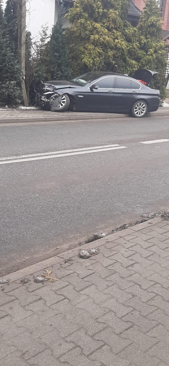 Zdjęcie w galerii na portalu naszwodzislaw.com: BMW wjechało w tył chevroleta w Godowie [FOTO] wiadomości z regionu