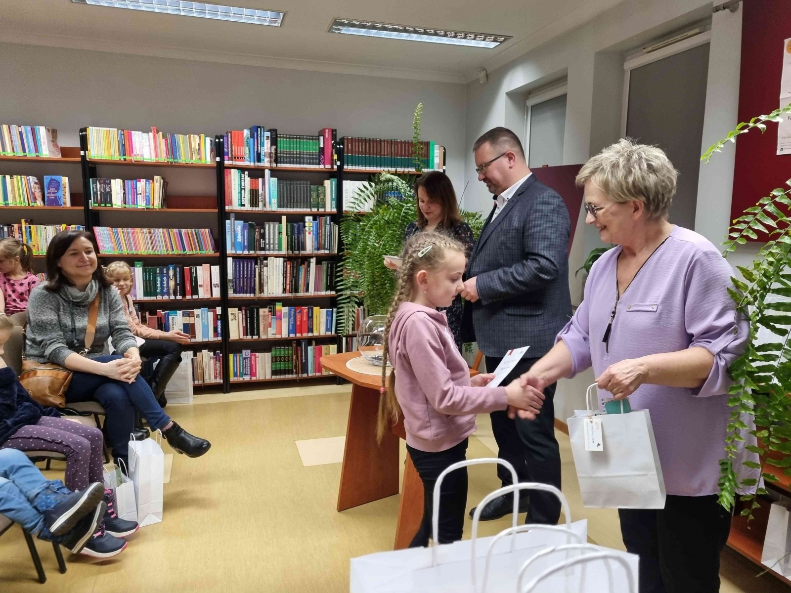 Zdjęcie w galerii na portalu naszwodzislaw.com: Godowska książnica zachęcała, by przeczytać 52 książki w roku. Rekordzistka przeczytała 260! wiadomości z regionu