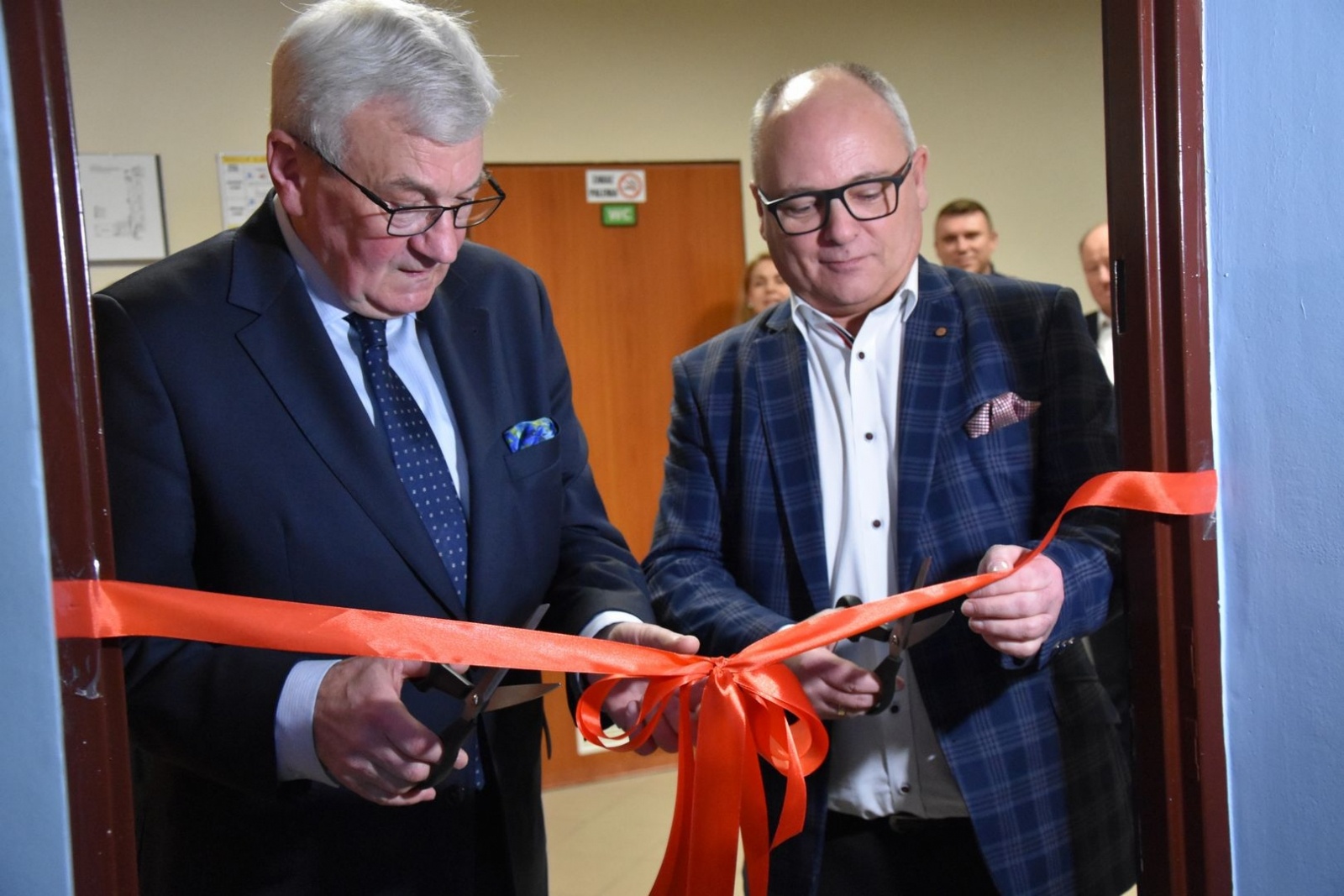 Zdjęcie w galerii na portalu naszwodzislaw.com: W Rydułtowach powstała laserowa strzelnica. Starosta sprawdził swą celność wiadomości z regionu