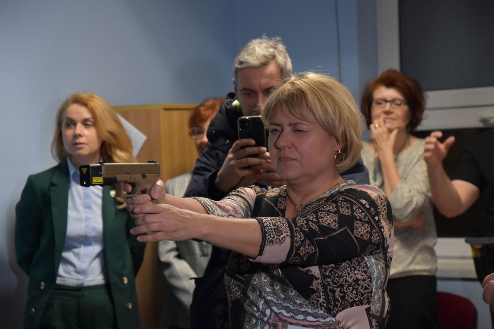 Zdjęcie w galerii na portalu naszwodzislaw.com: W Rydułtowach powstała laserowa strzelnica. Starosta sprawdził swą celność wiadomości z regionu