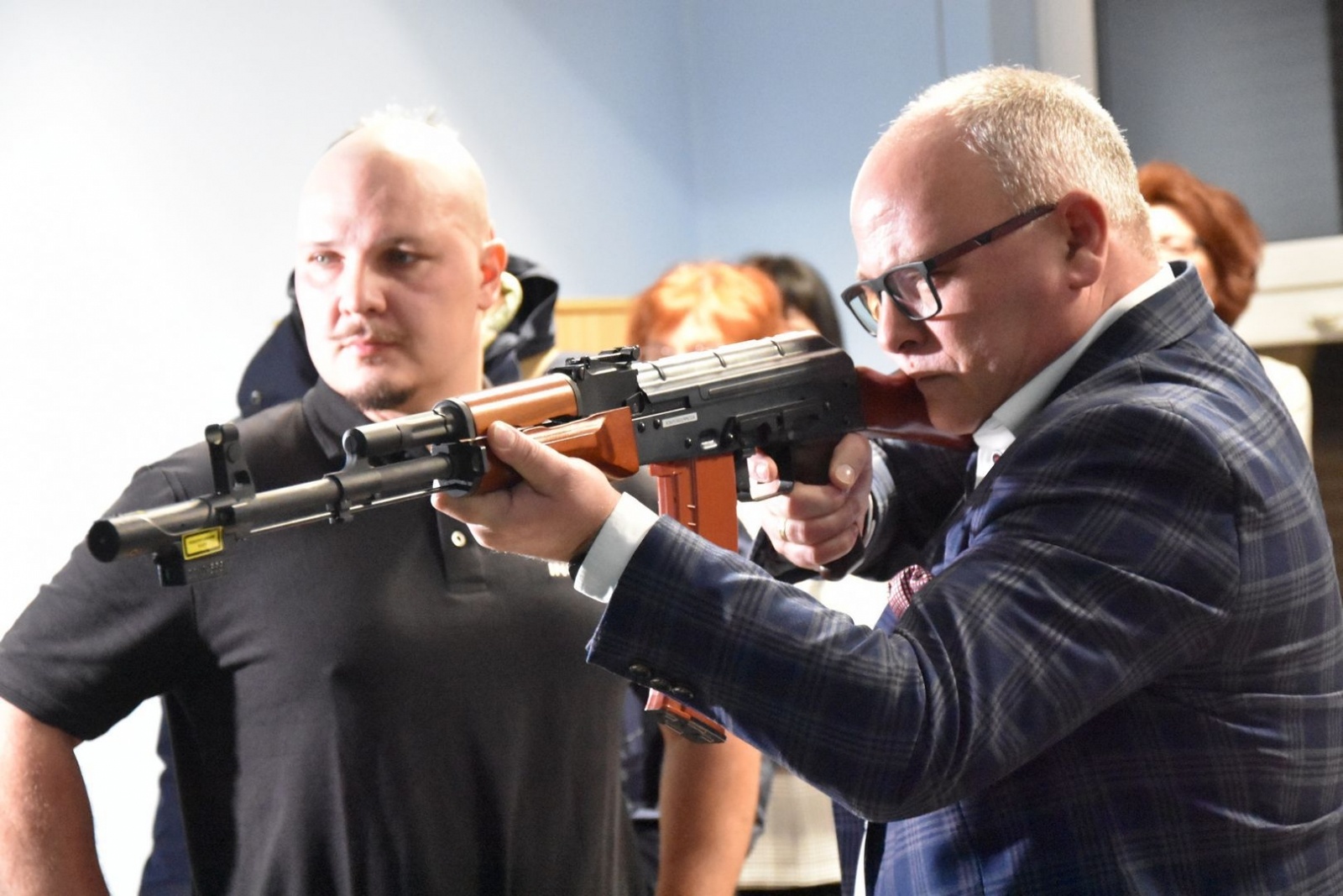 Zdjęcie w galerii na portalu naszwodzislaw.com: W Rydułtowach powstała laserowa strzelnica. Starosta sprawdził swą celność wiadomości z regionu