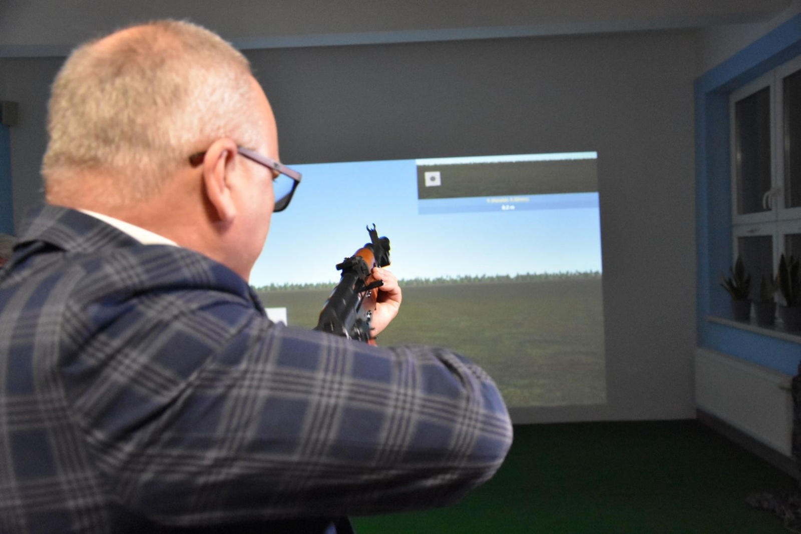 Zdjęcie w galerii na portalu naszwodzislaw.com: W Rydułtowach powstała laserowa strzelnica. Starosta sprawdził swą celność wiadomości z regionu