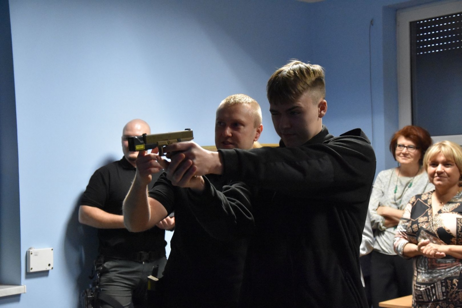 Zdjęcie w galerii na portalu naszwodzislaw.com: W Rydułtowach powstała laserowa strzelnica. Starosta sprawdził swą celność wiadomości z regionu