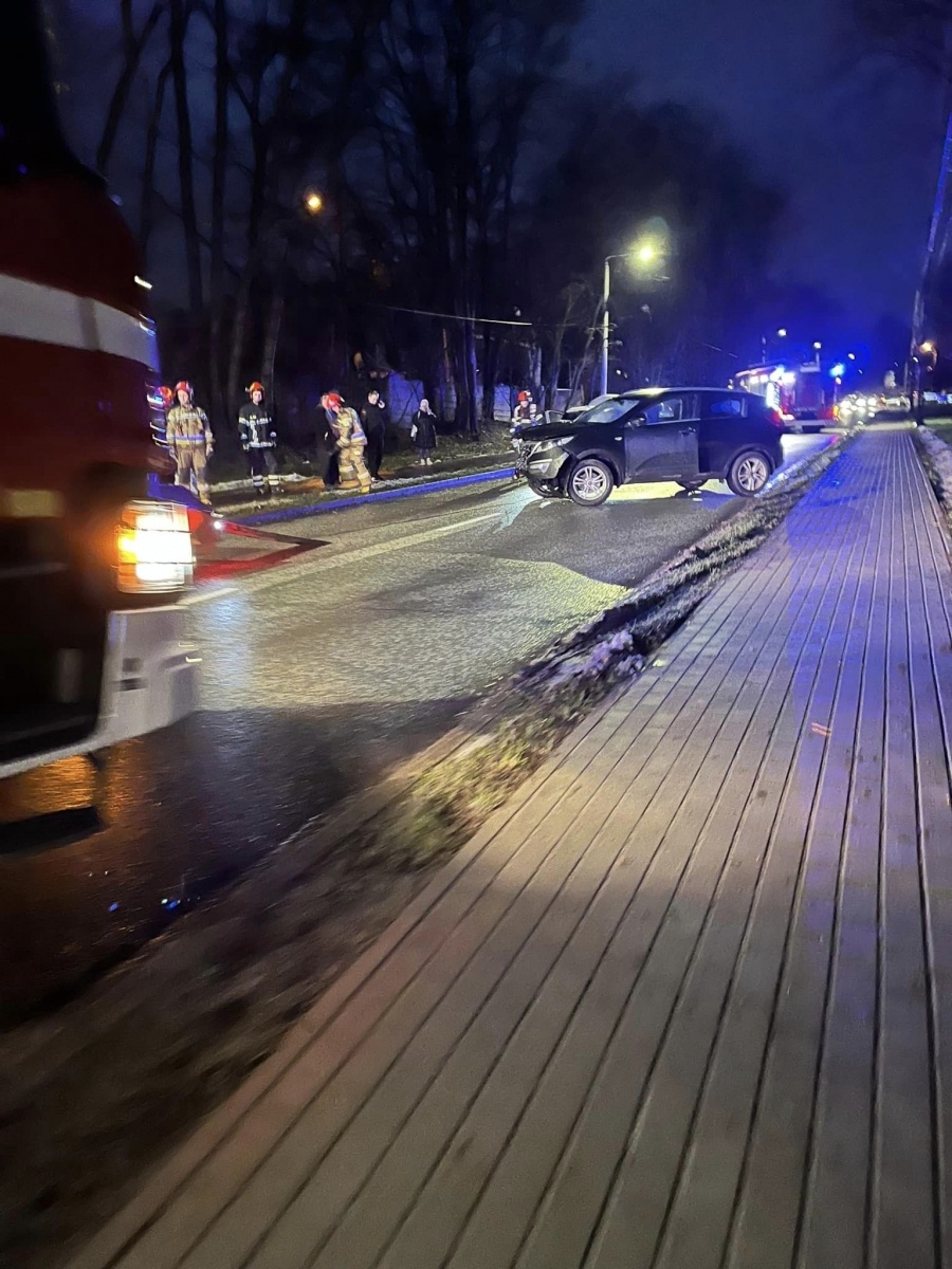 Zdjęcie w galerii na portalu naszwodzislaw.com: Mazda i kia zderzyły się na Traugutta w Rydułtowach [FOTO] wiadomości z regionu