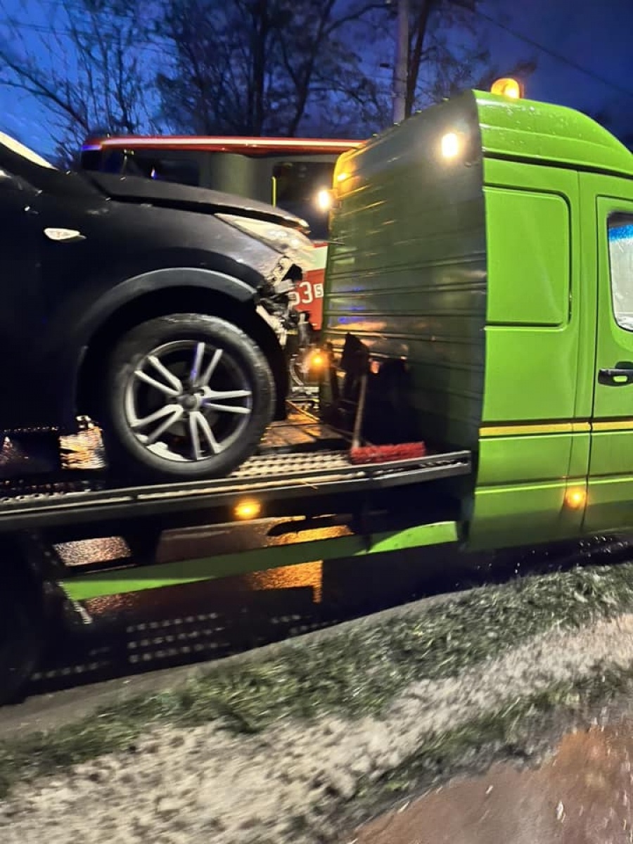 Zdjęcie w galerii na portalu naszwodzislaw.com: Mazda i kia zderzyły się na Traugutta w Rydułtowach [FOTO] wiadomości z regionu