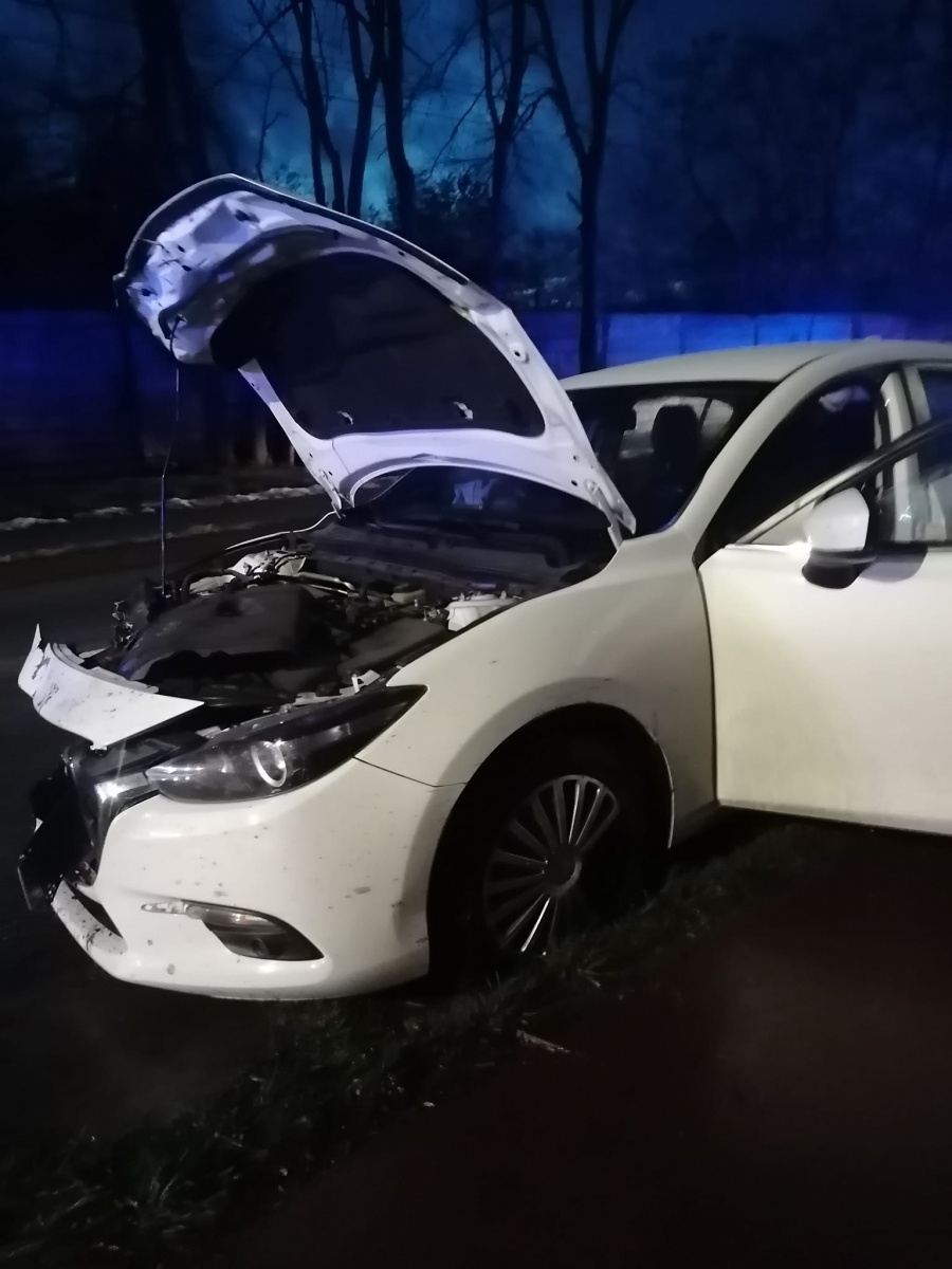 Zdjęcie w galerii na portalu naszwodzislaw.com: Mazda i kia zderzyły się na Traugutta w Rydułtowach [FOTO] wiadomości z regionu