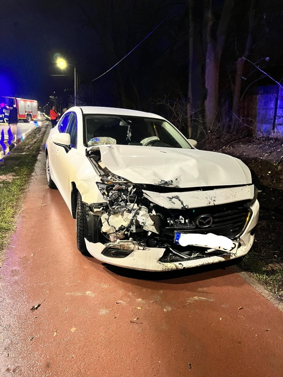 Zdjęcie w galerii na portalu naszwodzislaw.com: Mazda i kia zderzyły się na Traugutta w Rydułtowach [FOTO] wiadomości z regionu