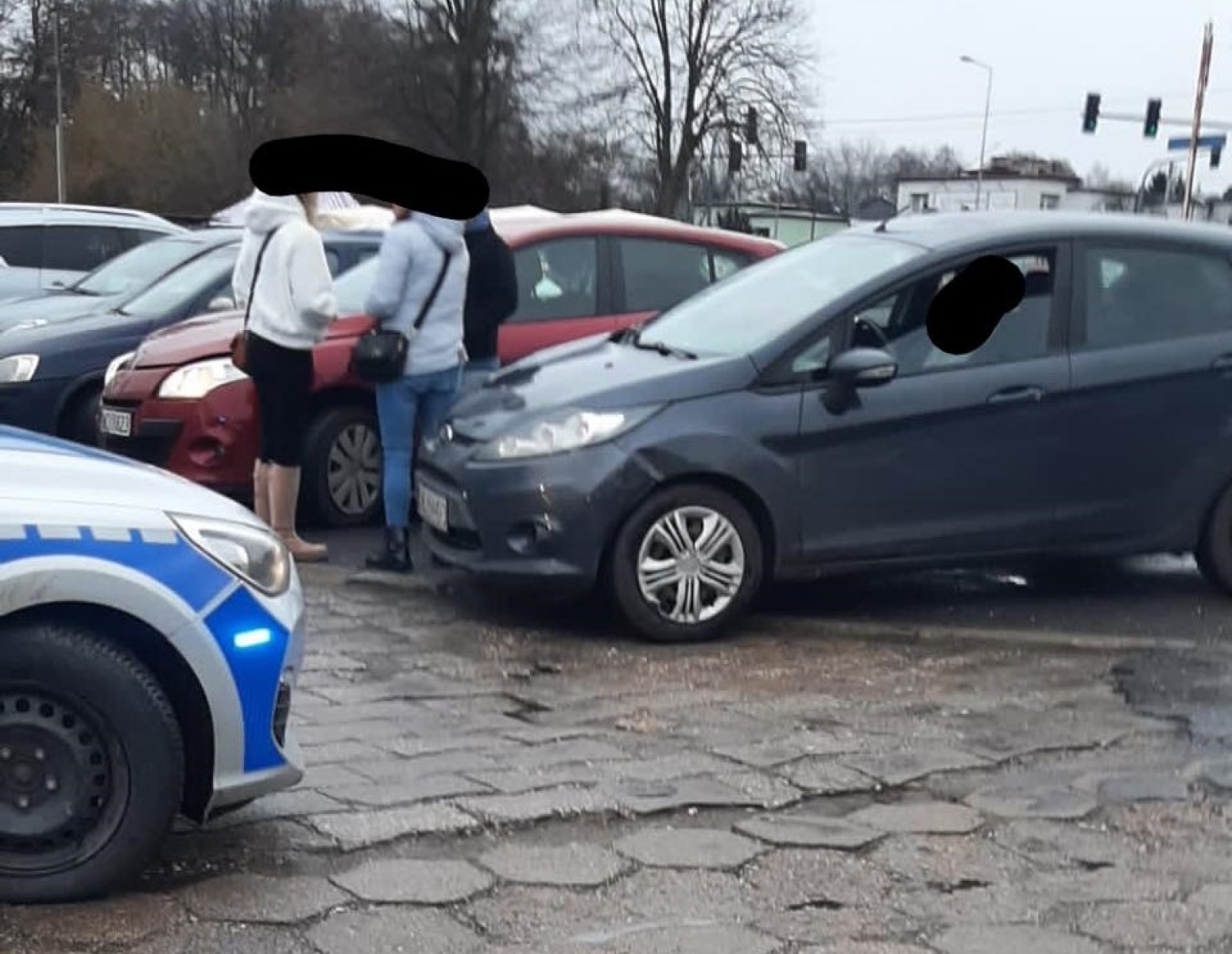 Zdjęcie w galerii na portalu naszwodzislaw.com: Zderzenie trzech pojazdów na Bogumińskiej wiadomości z regionu