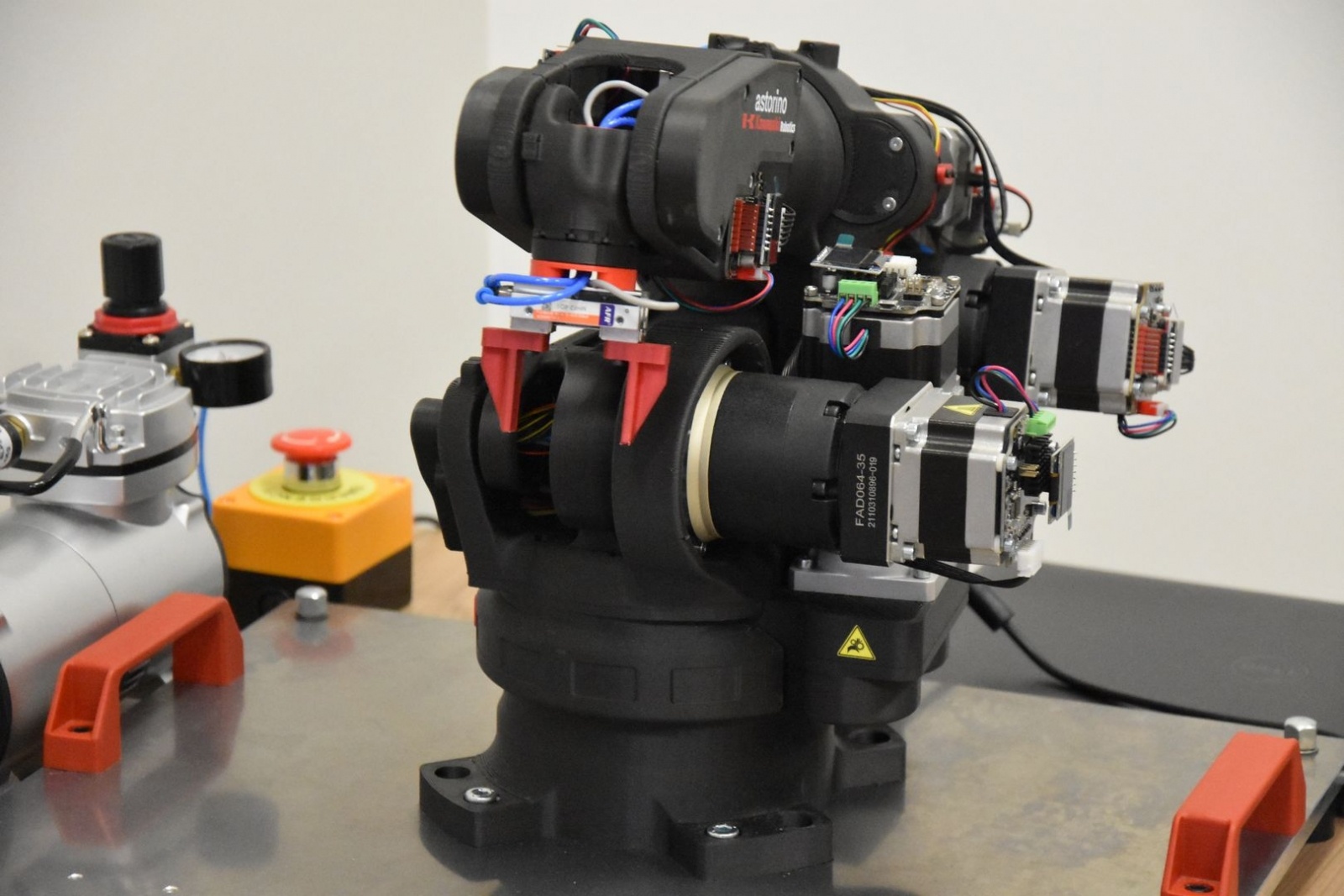 Zdjęcie w galerii na portalu naszwodzislaw.com: Kolejne umowy partnerskie podpisane [FOTO] wiadomości z regionu