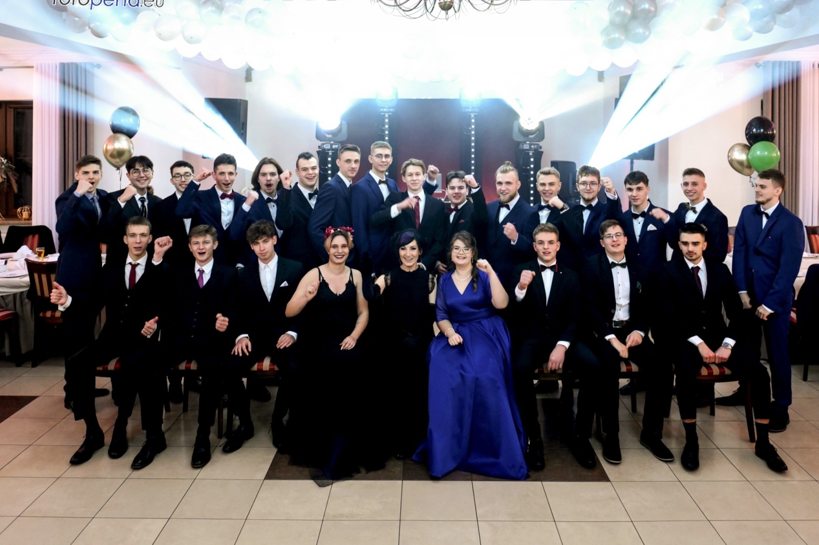 Zdjęcie w galerii na portalu naszwodzislaw.com: Studniówka maturzystów wodzisławskiego ZST wiadomości z regionu