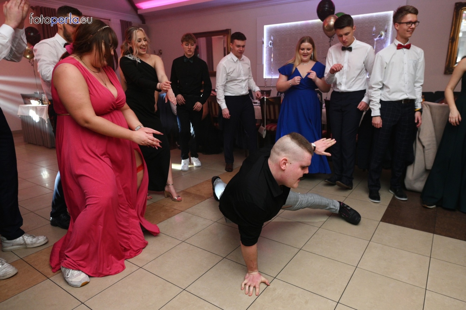 Zdjęcie w galerii na portalu naszwodzislaw.com: Studniówka maturzystów wodzisławskiego ZST wiadomości z regionu