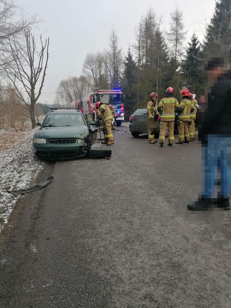 Zdjęcie w galerii na portalu naszwodzislaw.com: Audi i passat zderzyły się na Starowiejskiej [FOTO] wiadomości z regionu