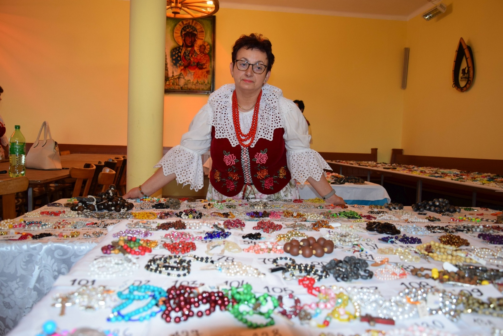 Zdjęcie w galerii na portalu naszwodzislaw.com: Mariola Dusza chce pobić różańcowy rekord Guinnesa wiadomości z regionu