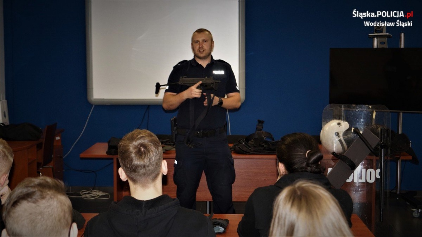 Zdjęcie w galerii na portalu naszwodzislaw.com: Zawodowy debiut w wodzisławskiej komendzie wiadomości z regionu