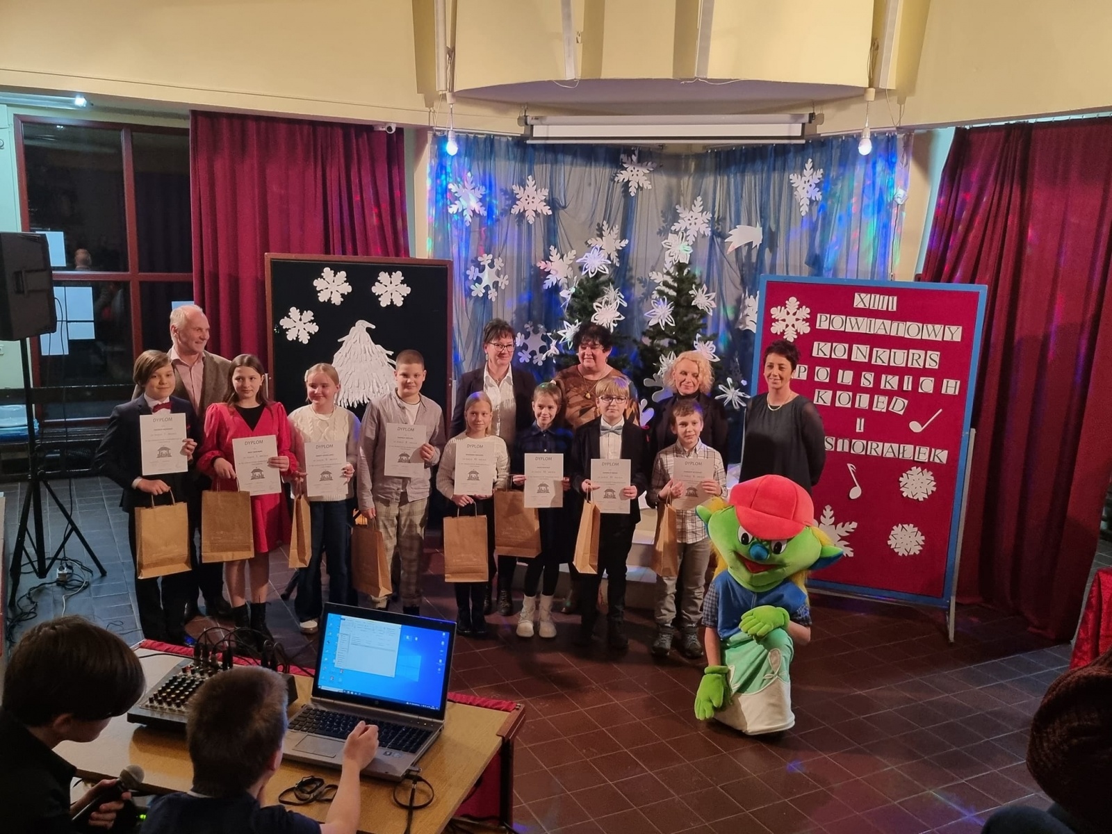 Zdjęcie w galerii na portalu naszwodzislaw.com: Wyniki XIII Powiatowego Konkursu Polskich Kolęd i Pastorałek wiadomości z regionu