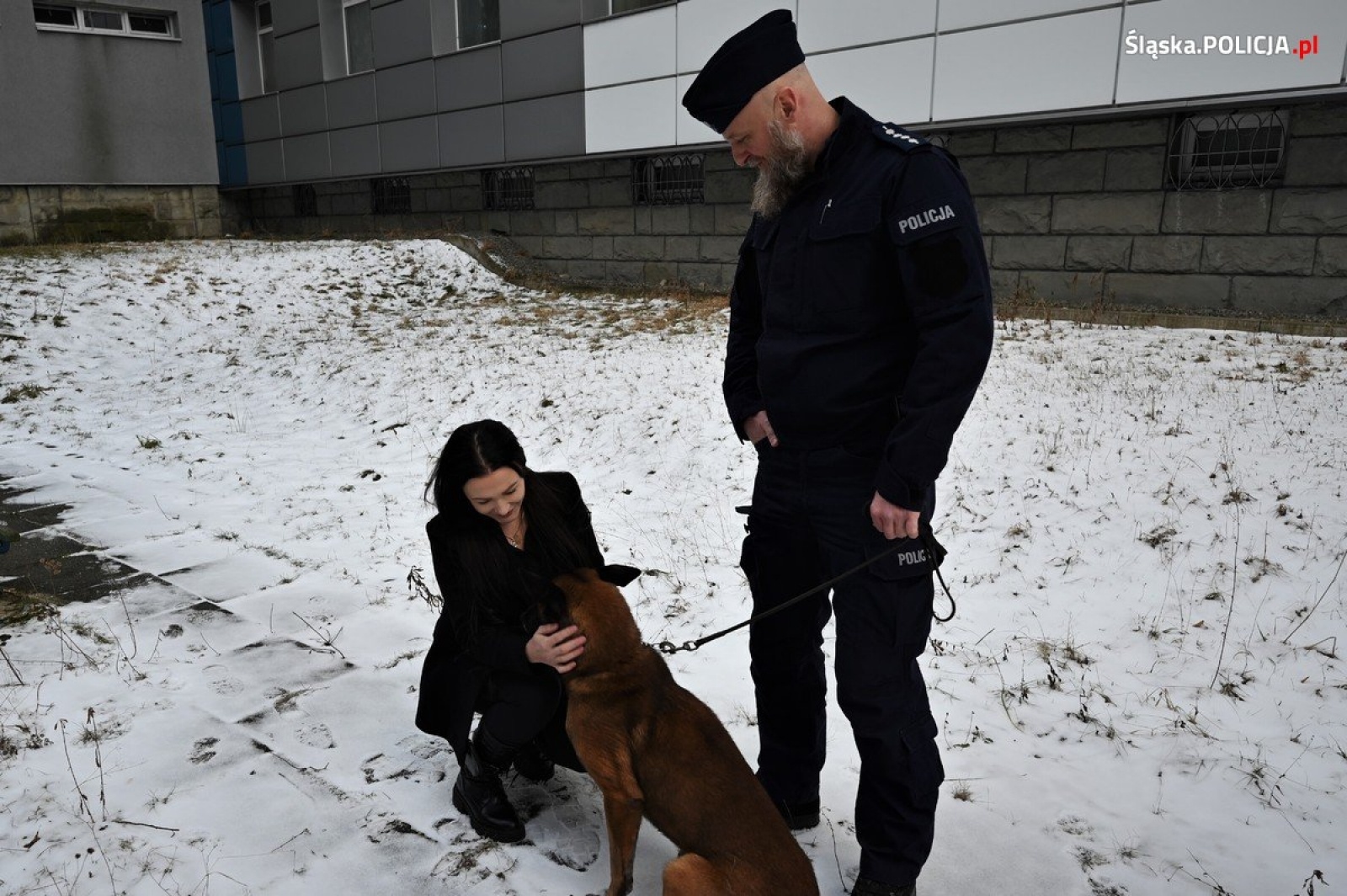 Zdjęcie w galerii na portalu naszwodzislaw.com: Zwyciężczyni aukcji odwiedziła komendę wojewódzką wiadomości z regionu