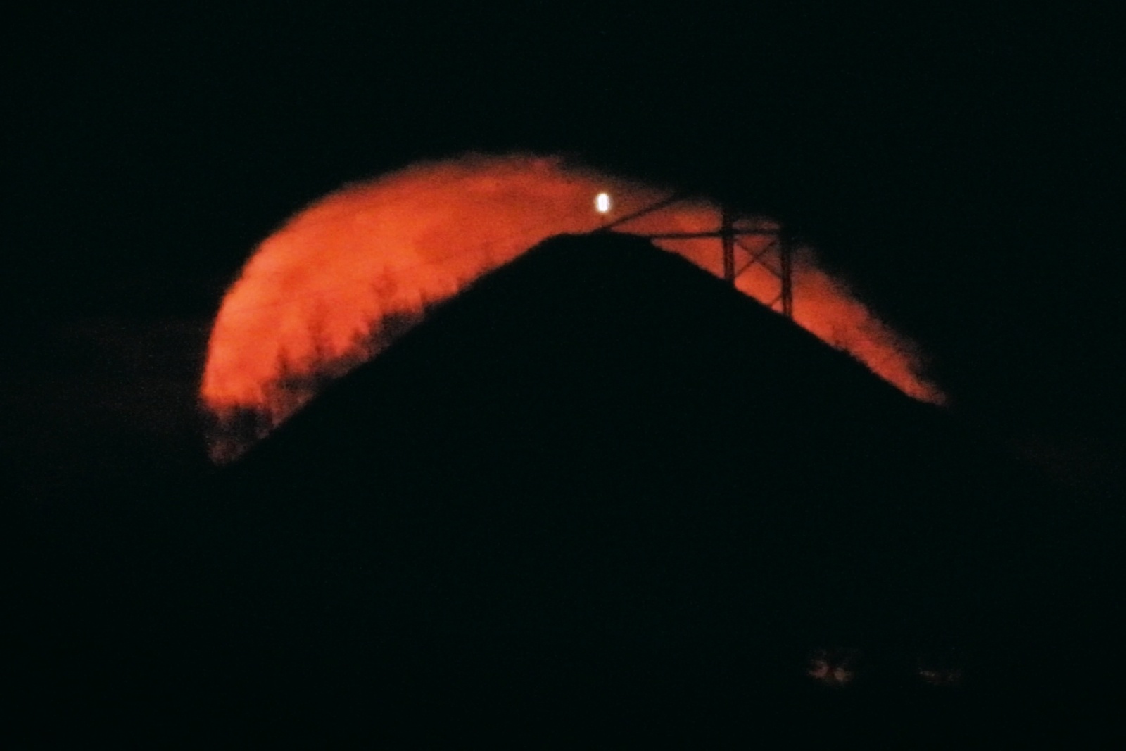 Zdjęcie w galerii na portalu naszwodzislaw.com: Wschód Słońca i Księżyca nad Szarlotą [FOTO] wiadomości z regionu