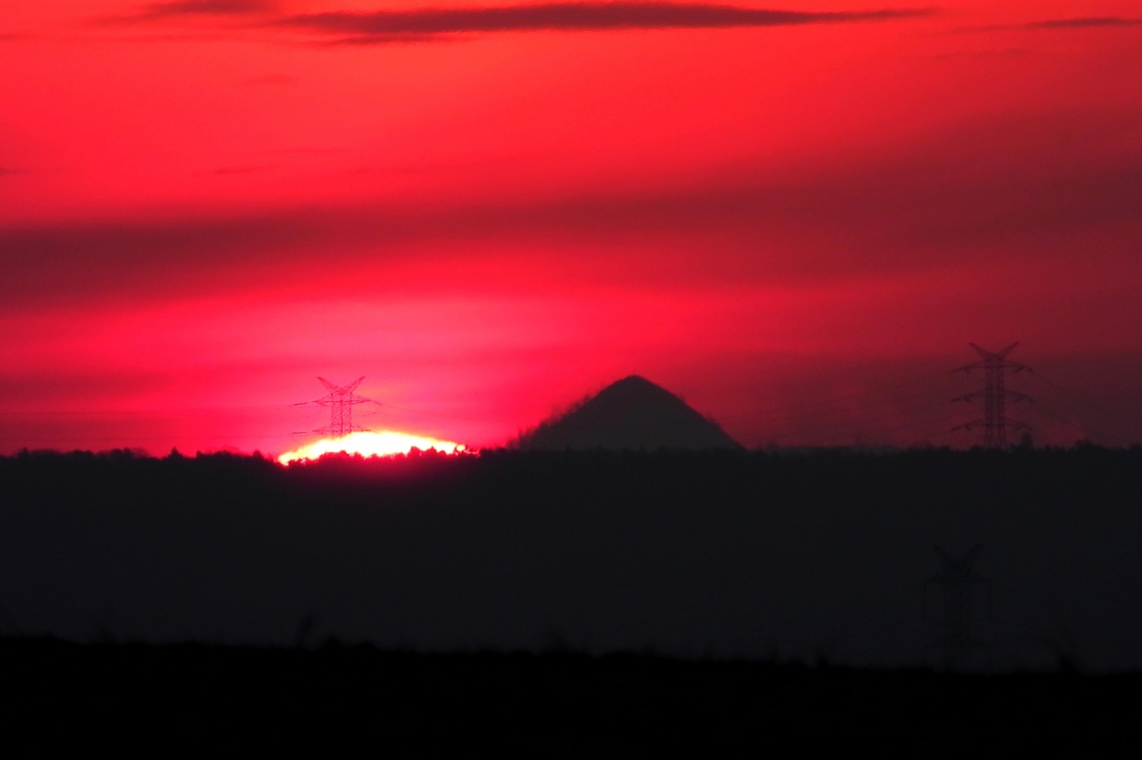 Zdjęcie w galerii na portalu naszwodzislaw.com: Wschód Słońca i Księżyca nad Szarlotą [FOTO] wiadomości z regionu